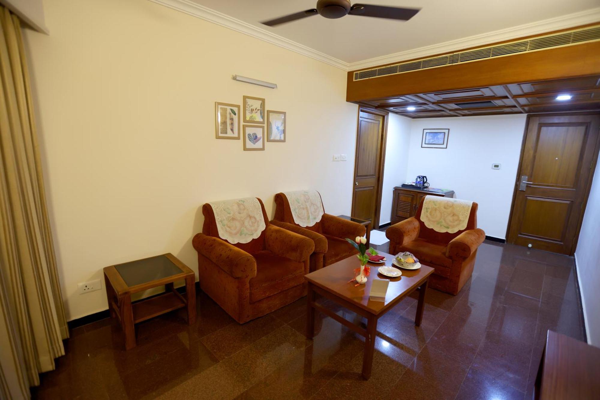 Breeze Residency Hotel Tiruchirappalli Exterior photo
