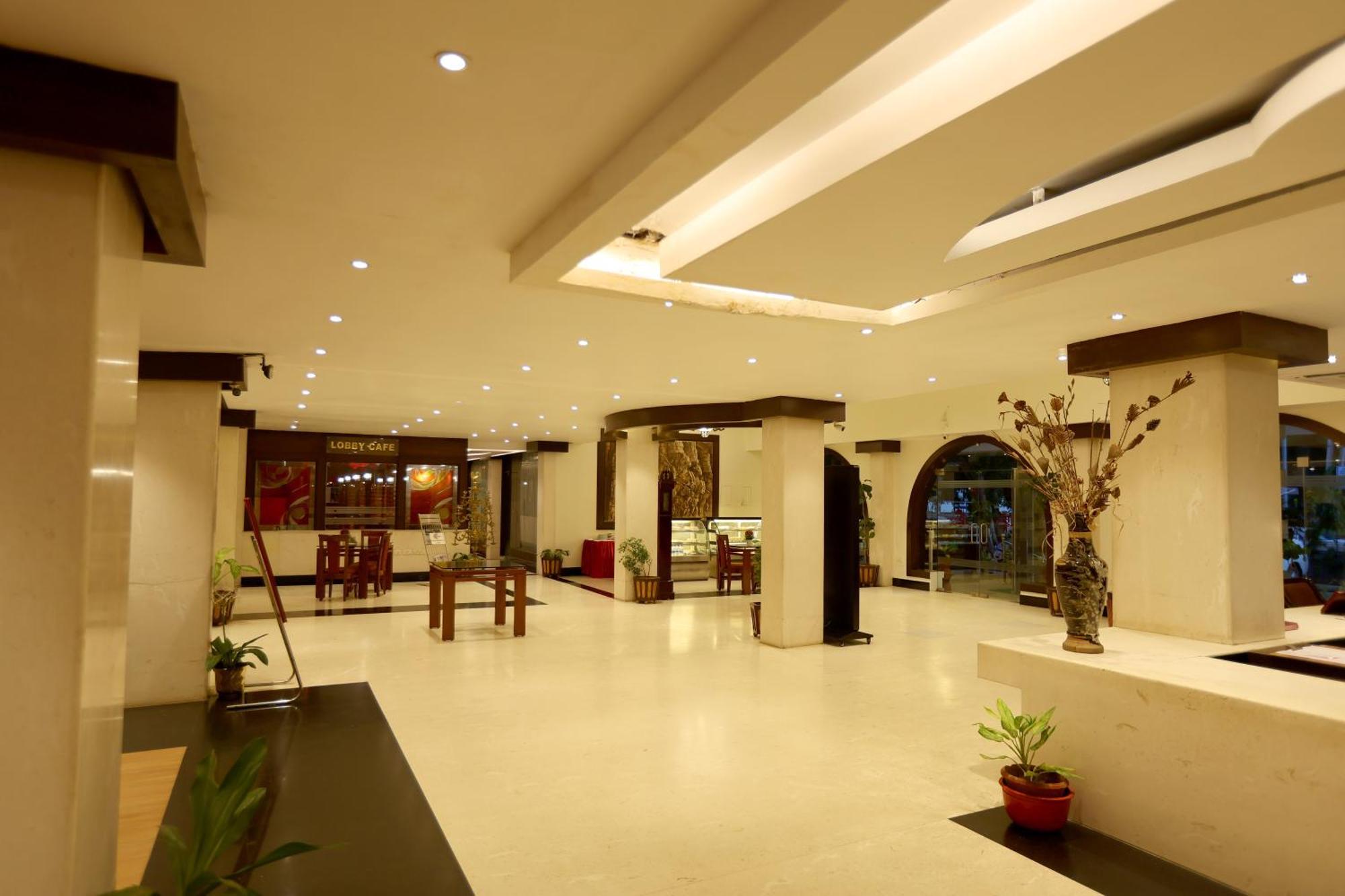 Breeze Residency Hotel Tiruchirappalli Exterior photo