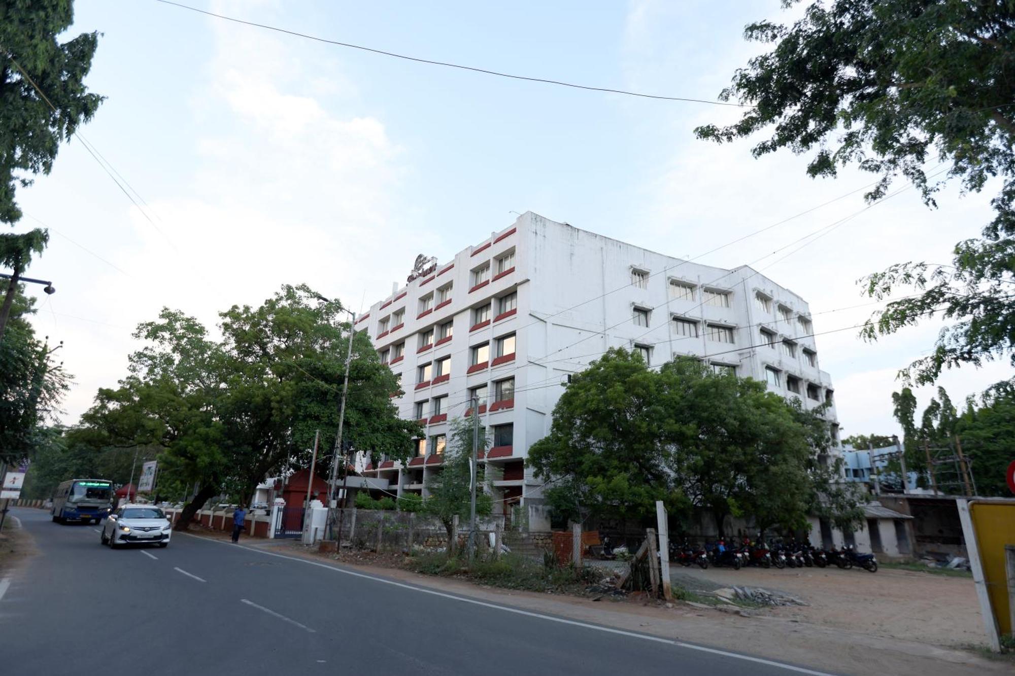 Breeze Residency Hotel Tiruchirappalli Exterior photo