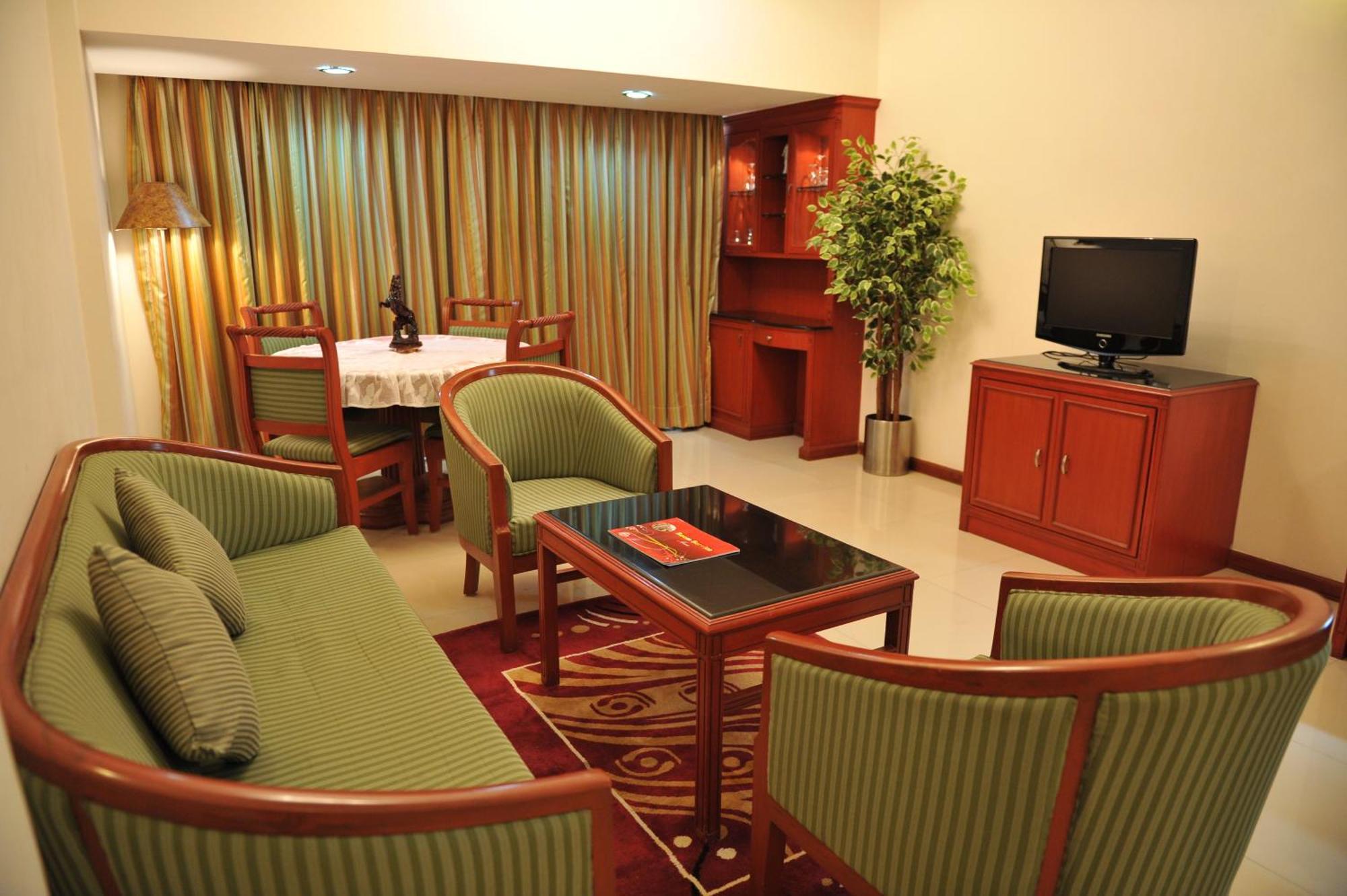 Breeze Residency Hotel Tiruchirappalli Exterior photo
